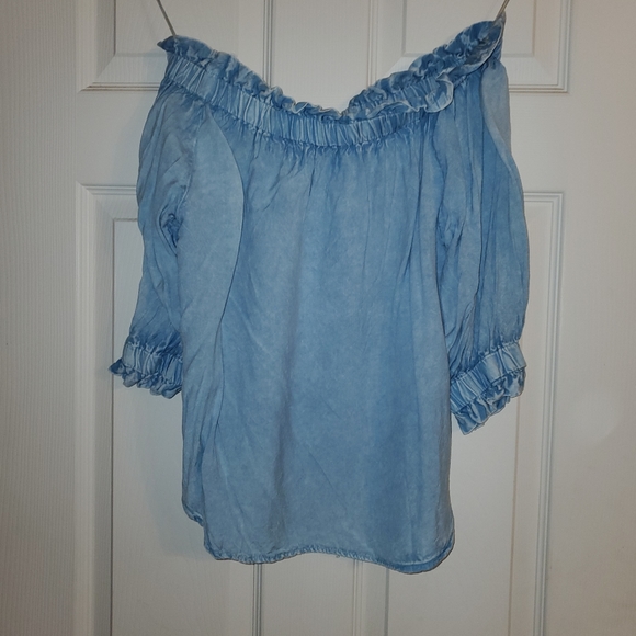 Bundle: Off the shoulder top and sandals to match - Picture 3 of 3